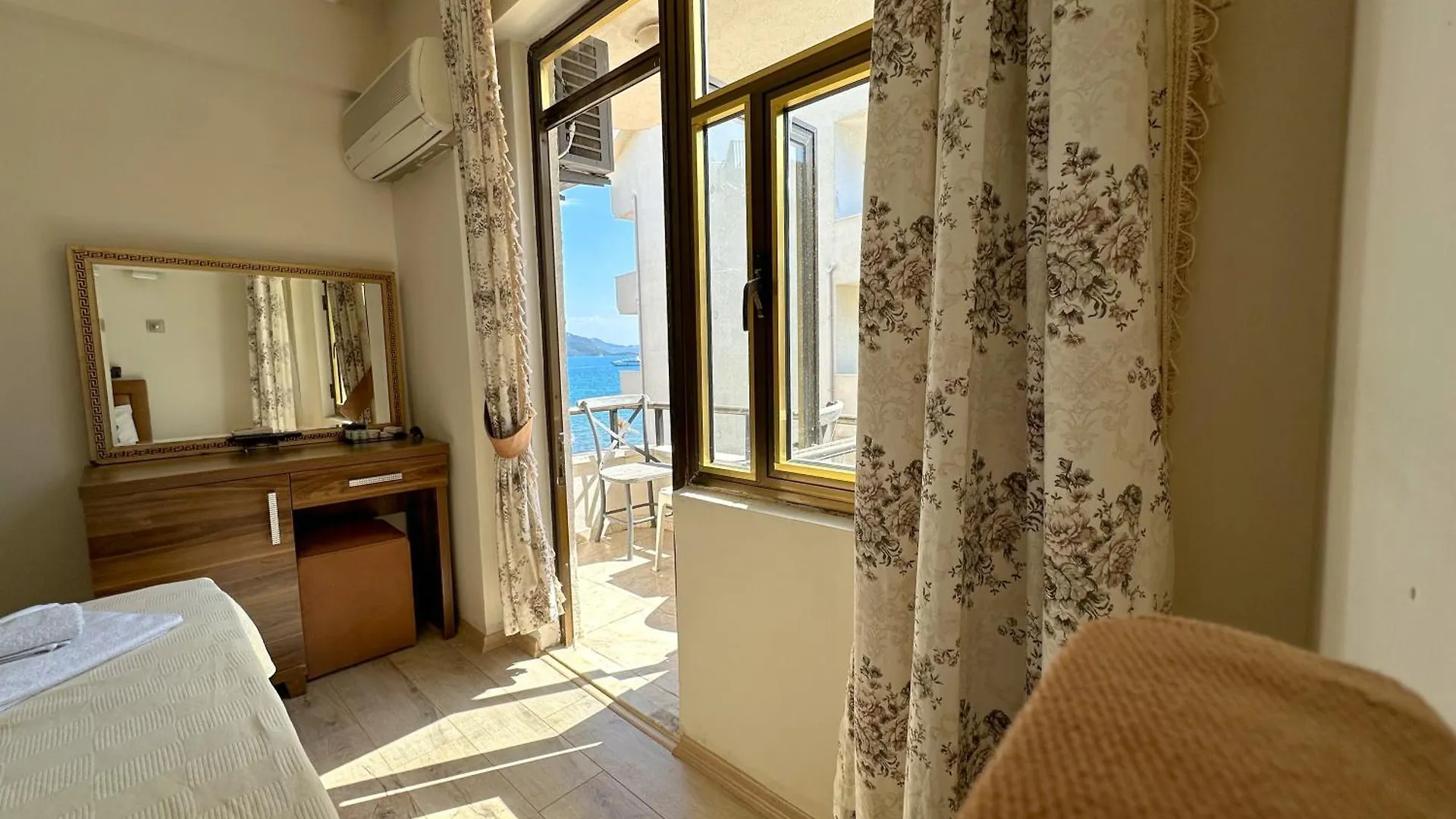 Reis Beach Hotel マルマリス