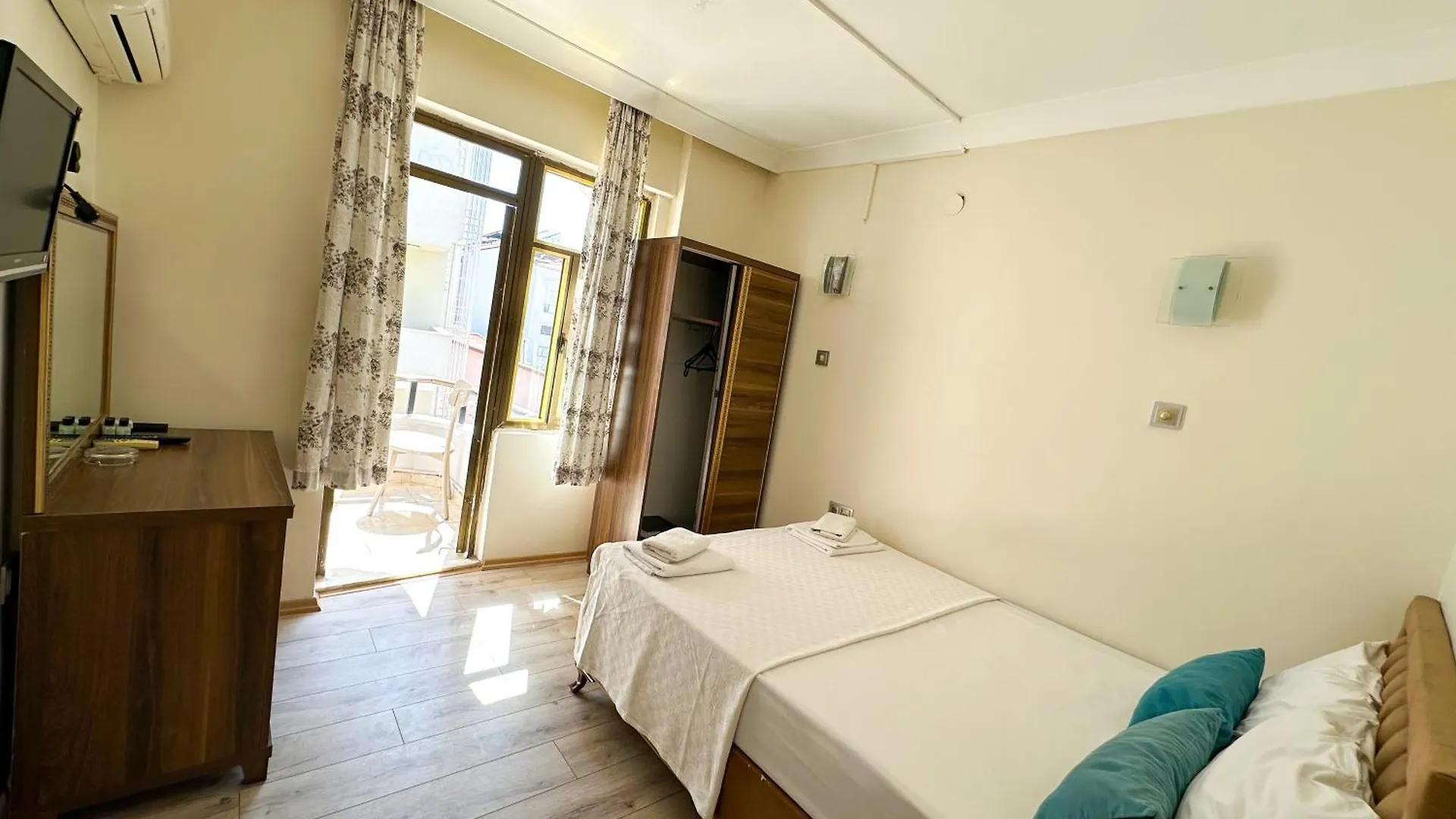 Reis Beach Hotel マルマリス トルコ